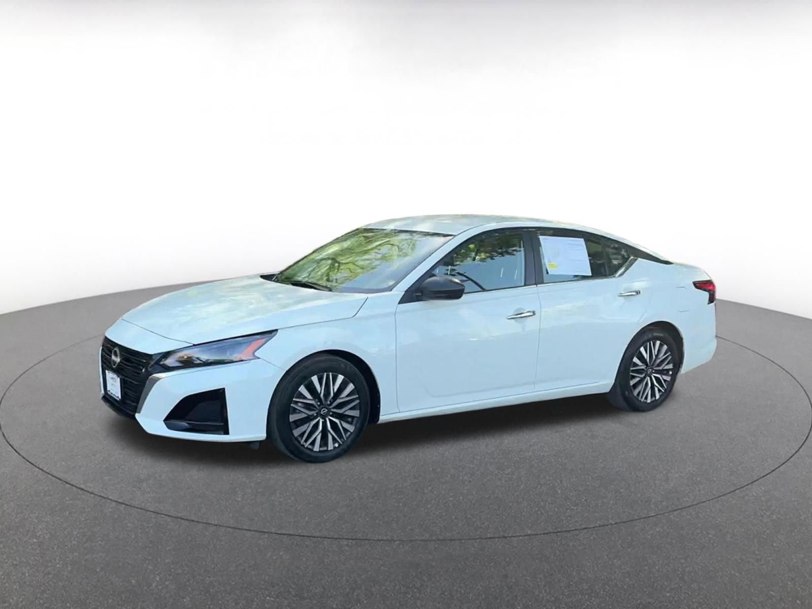 Used 2025 Nissan Altima 2.5 SV image 8