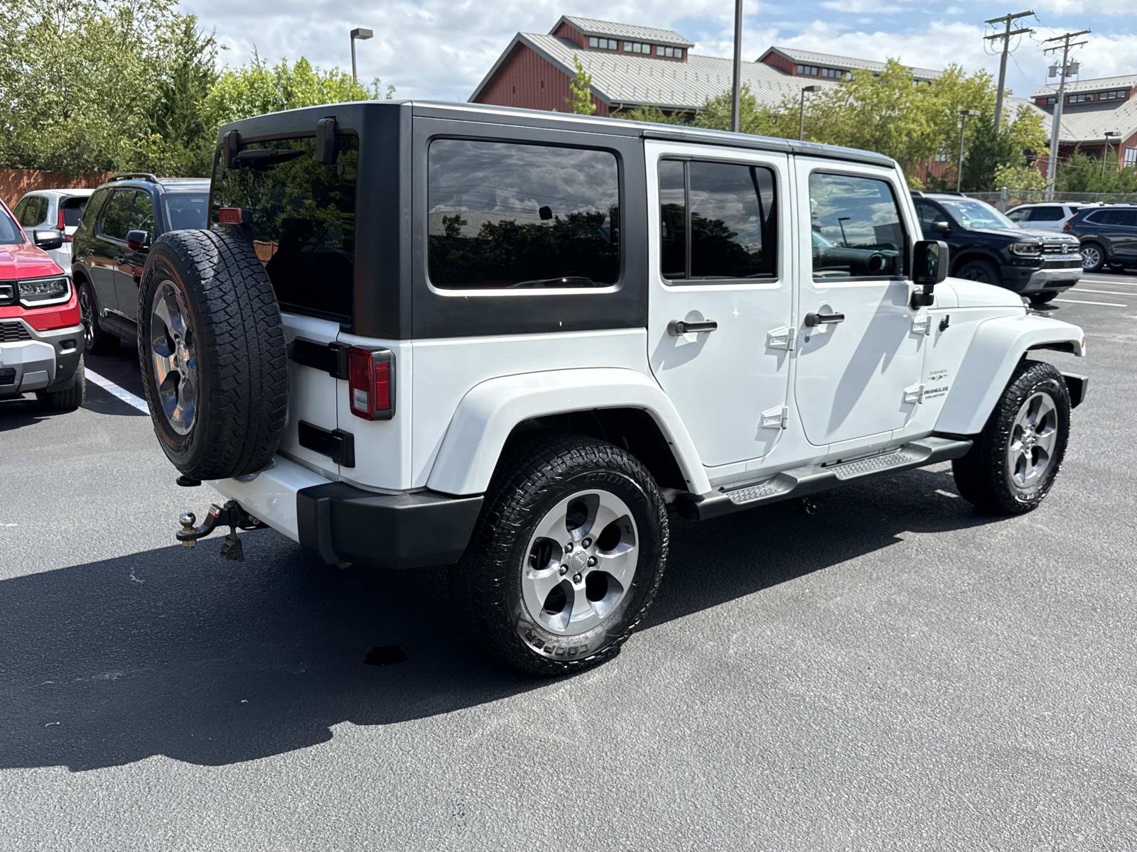 Used 2016 Jeep Wrangler Unlimited Sahara w/ Connectivity Group AWD/4WD image 22
