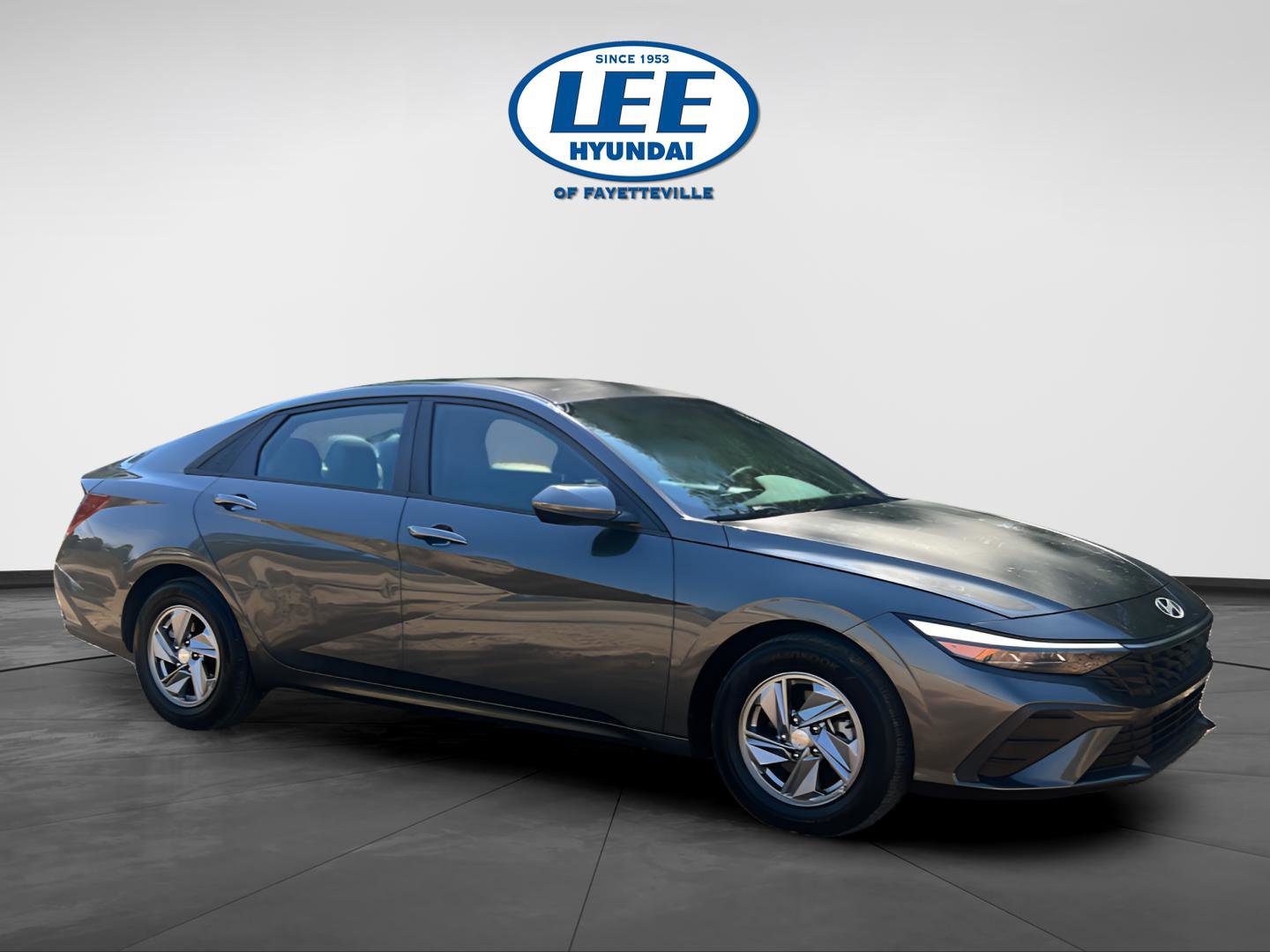 Certified 2024 Hyundai Elantra SE image 1