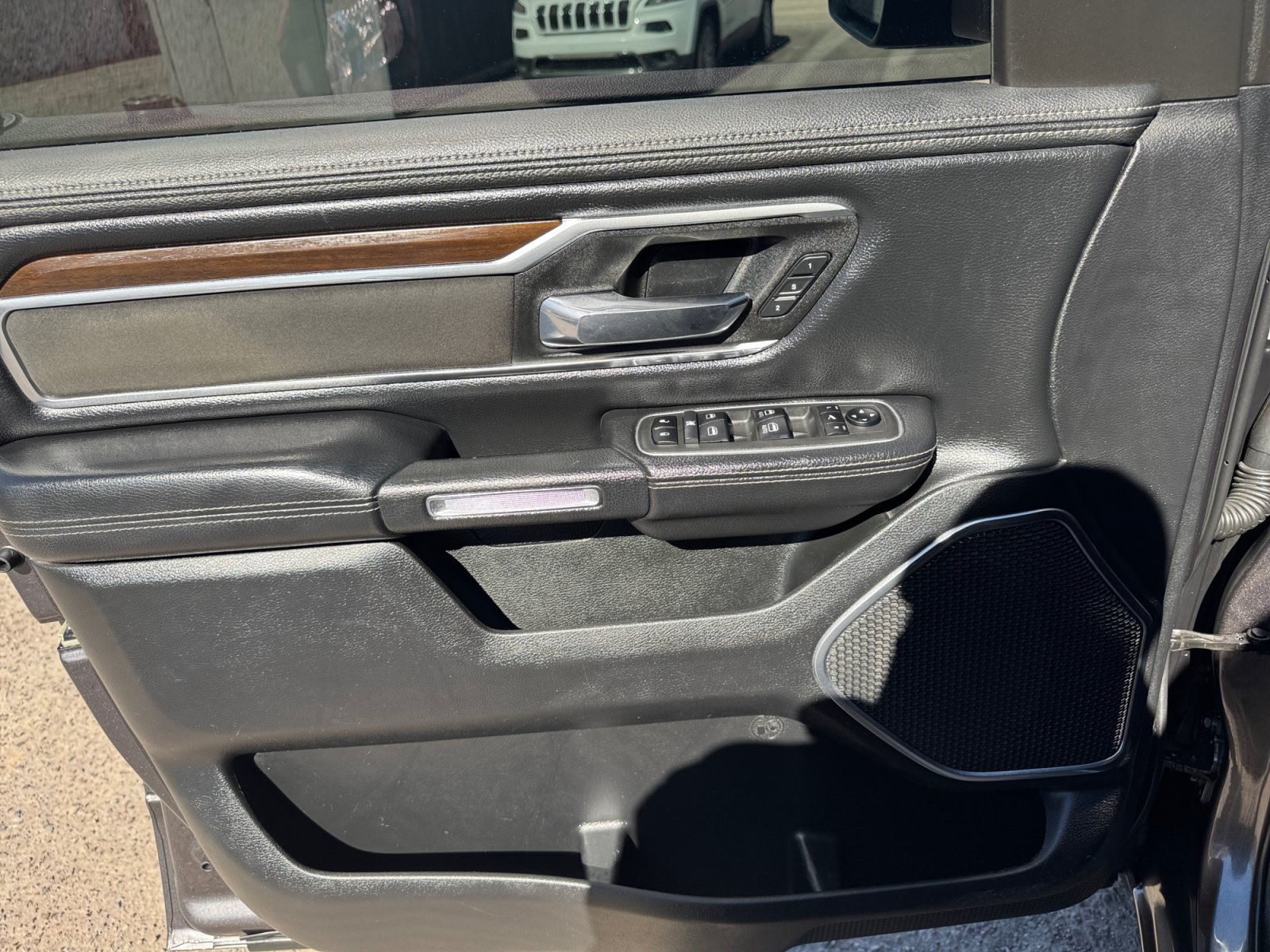 Used 2021 RAM 1500 Laramie w/ Off Road Group AWD/4WD image 17