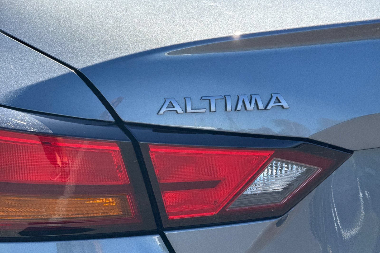 Used 2025 Nissan Altima 2.5 SV FWD image 27