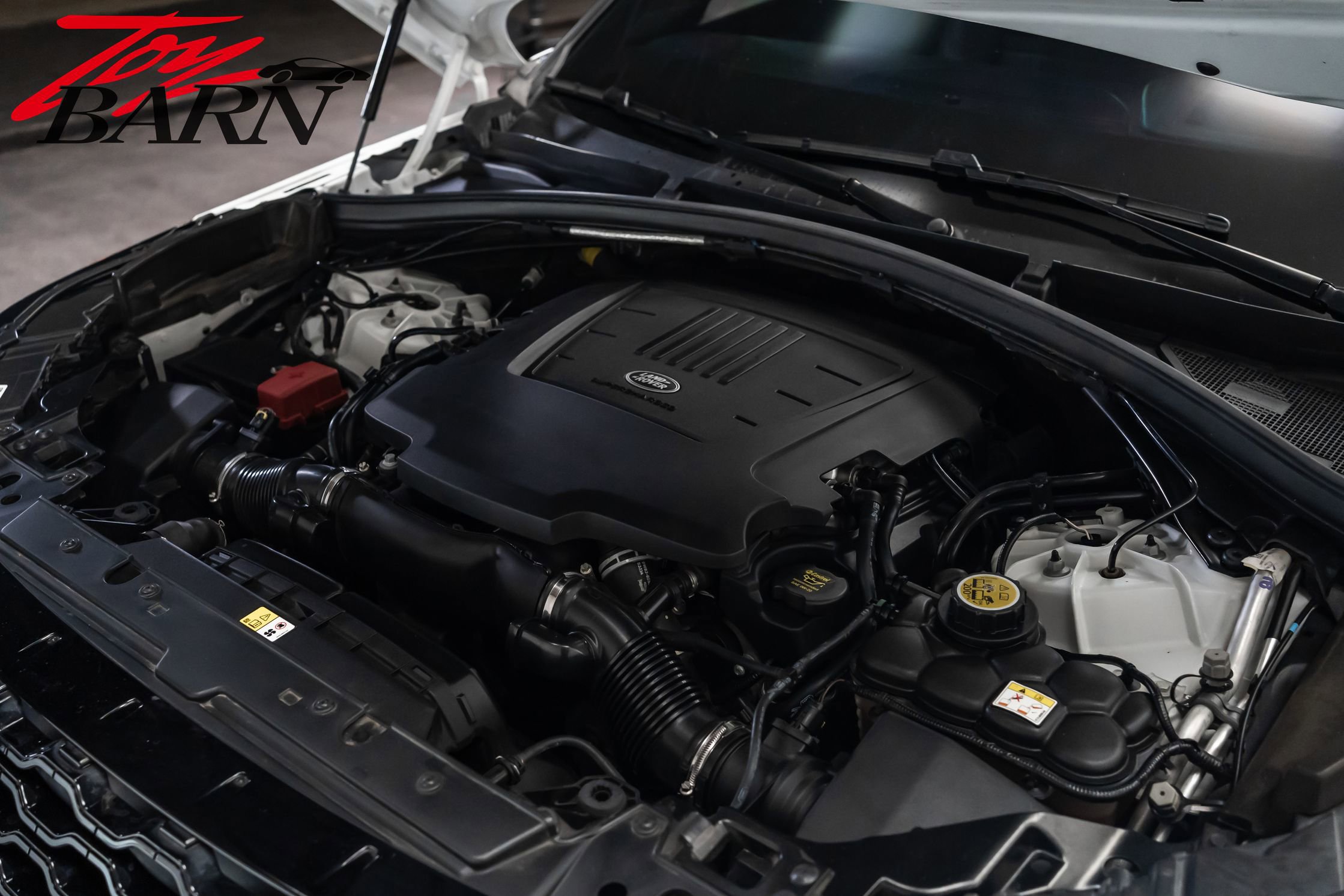 Used 2018 Land Rover Range Rover Velar R-Dynamic HSE image 51