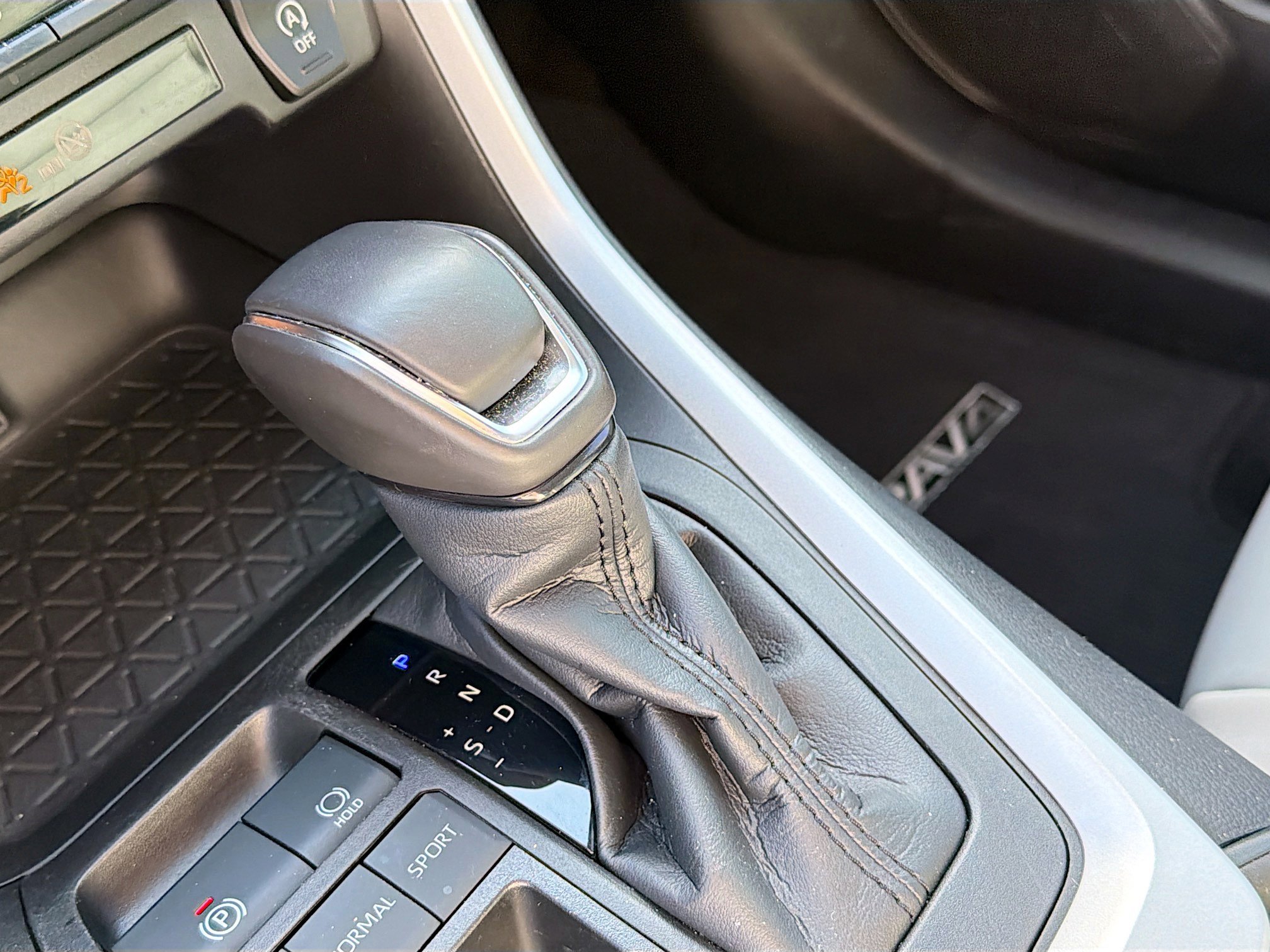 Used 2023 Toyota RAV4 XLE Premium image 29