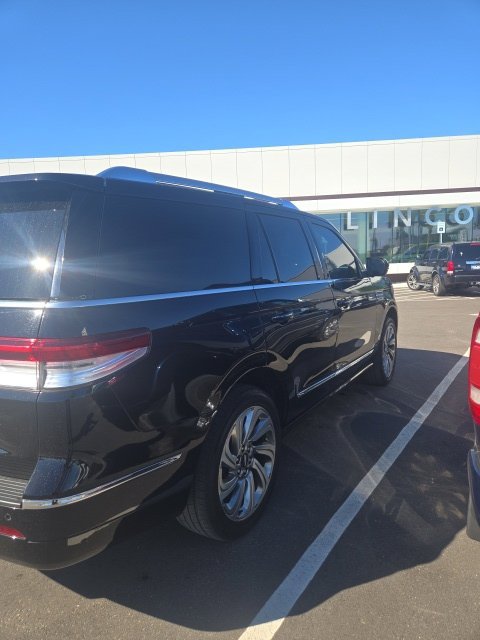 Used 2024 Lincoln Navigator Reserve AWD/4WD image 7