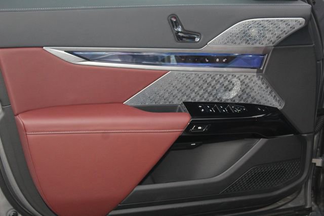 Used 2025 BMW i7 xDrive60 image 23