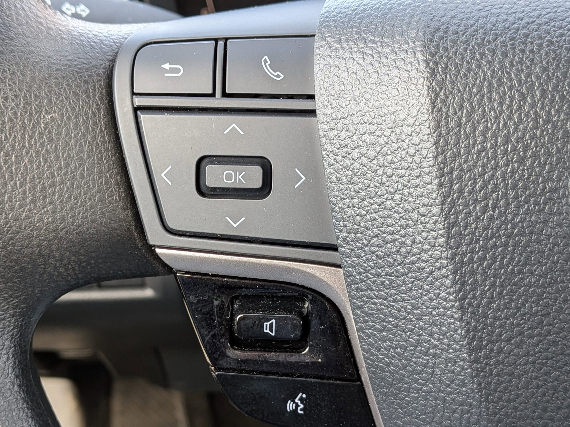 Used 2025 Toyota Camry LE image 26