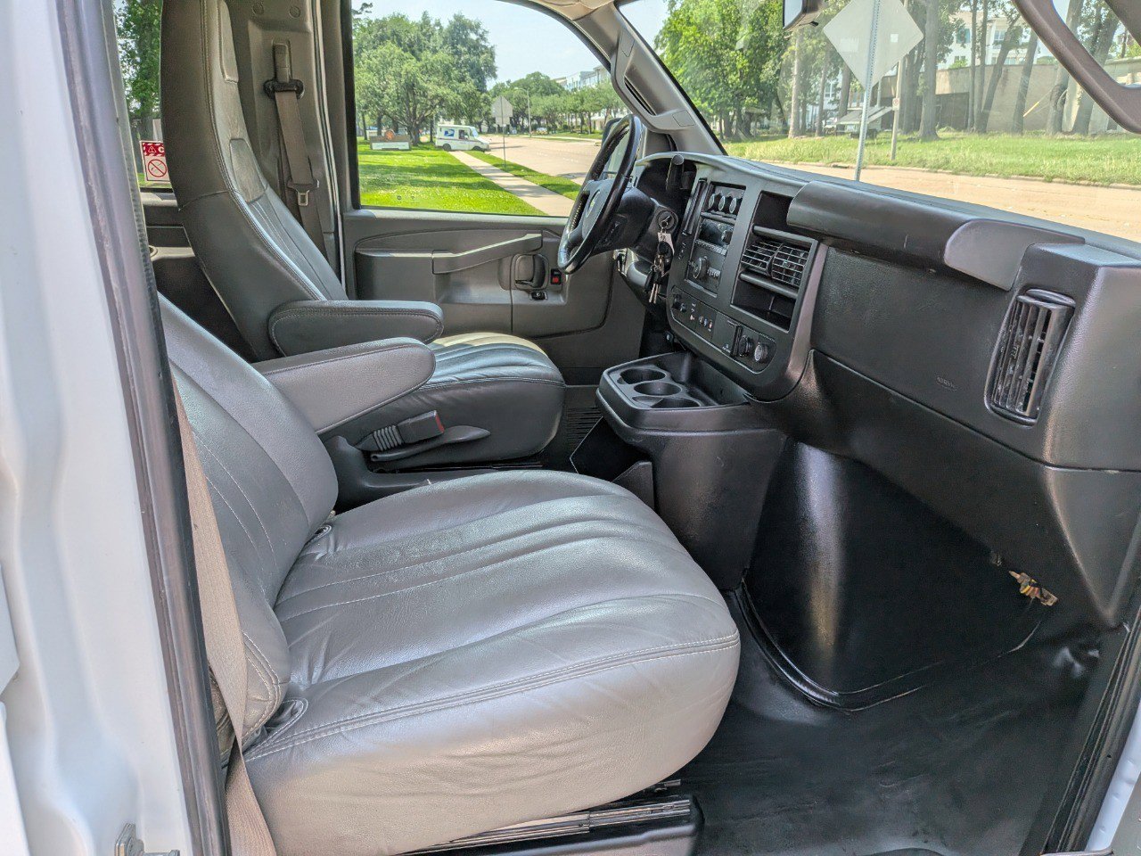 Used 2023 Chevrolet Express 3500 LS RWD image 14