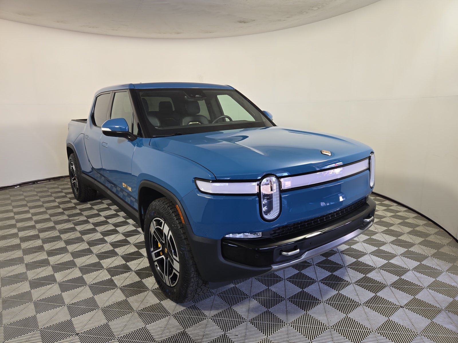 Used 2022 Rivian R1T Adventure AWD/4WD image 7