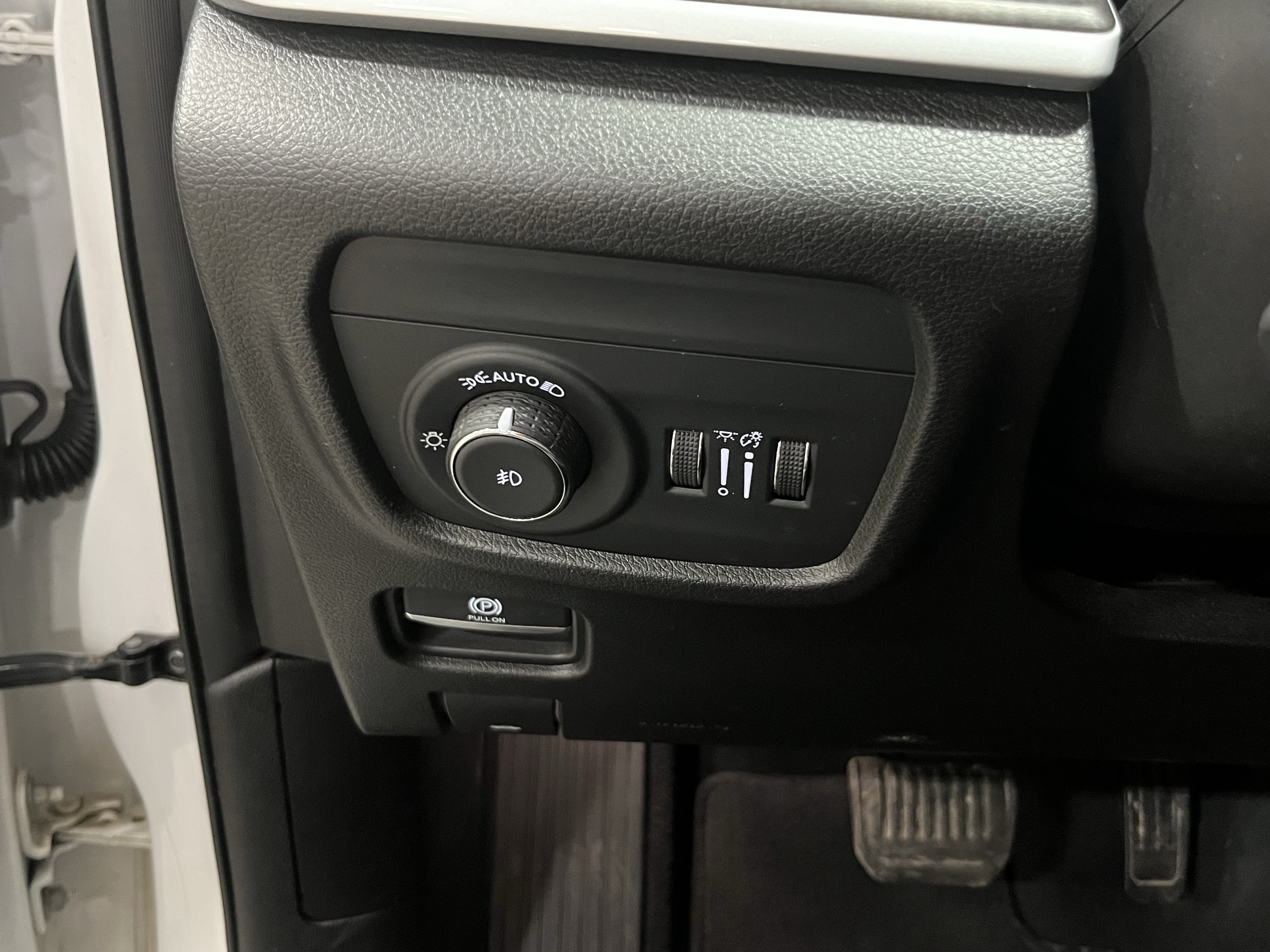 Used 2023 Jeep Grand Cherokee Limited w/ Luxury Tech Group II AWD/4WD image 25