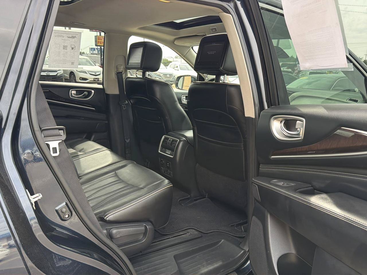 Used 2017 INFINITI QX60 Luxe w/ Deluxe Technology Package AWD/4WD image 29