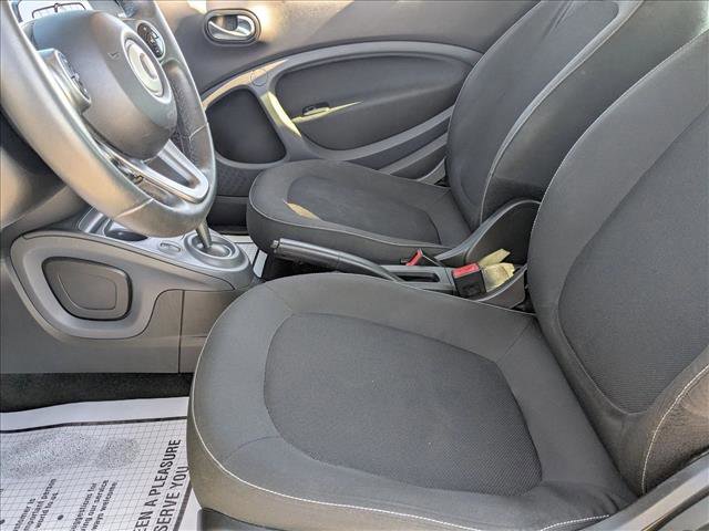 Used 2016 smart fortwo pure image 18