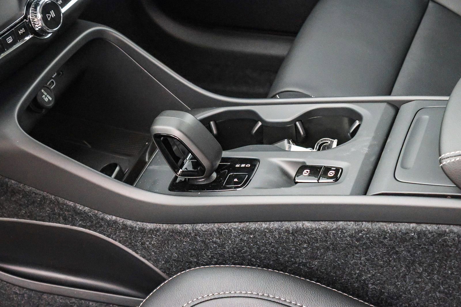 New 2026 Volvo XC40 B5 Core w/ Climate Package image 29