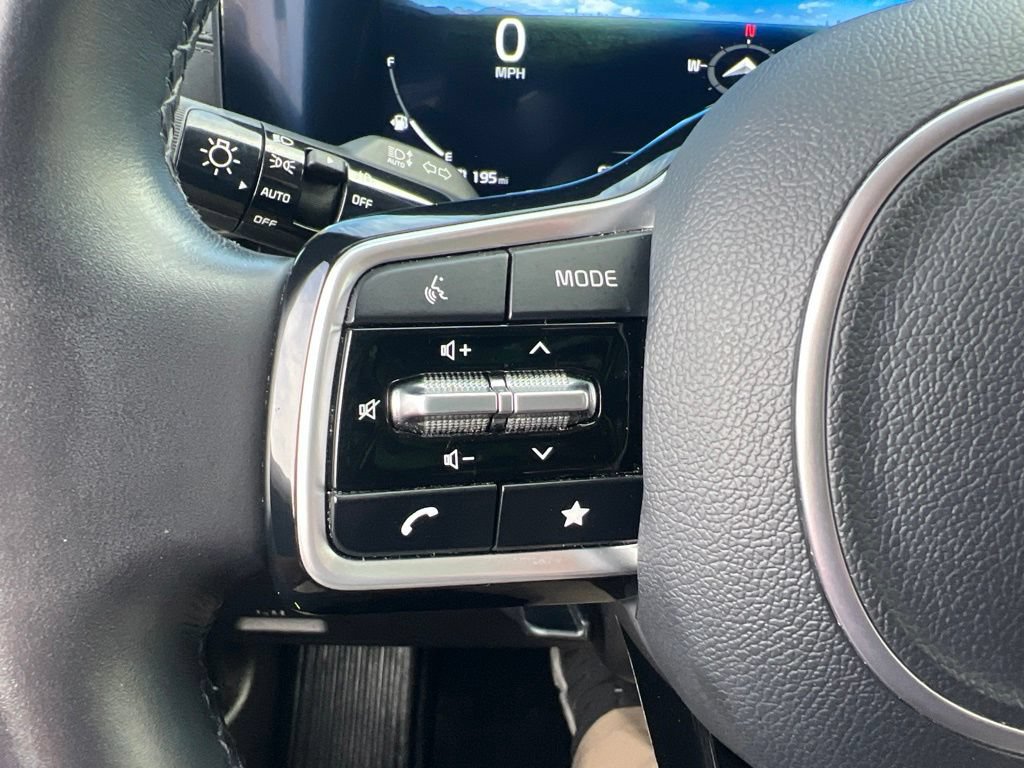 Certified 2023 Kia Carnival SX FWD image 52