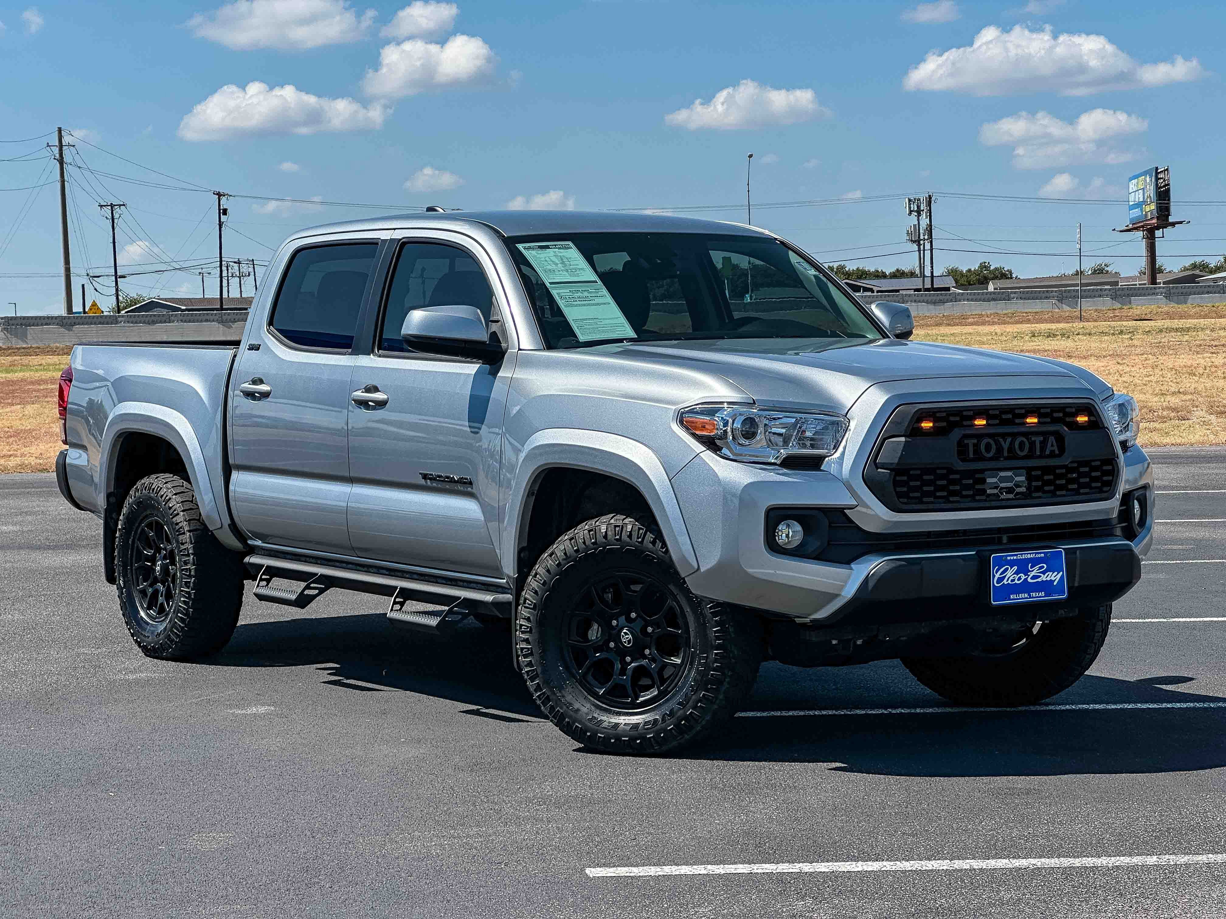Used 2022 Toyota Tacoma SR5 RWD image 2