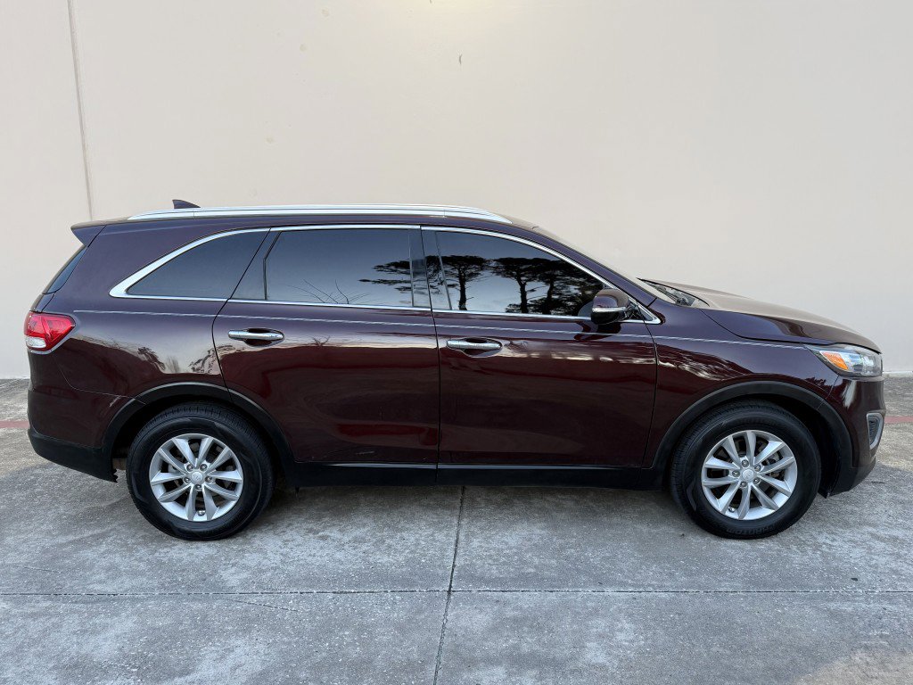 Used 2018 Kia Sorento LX image 2