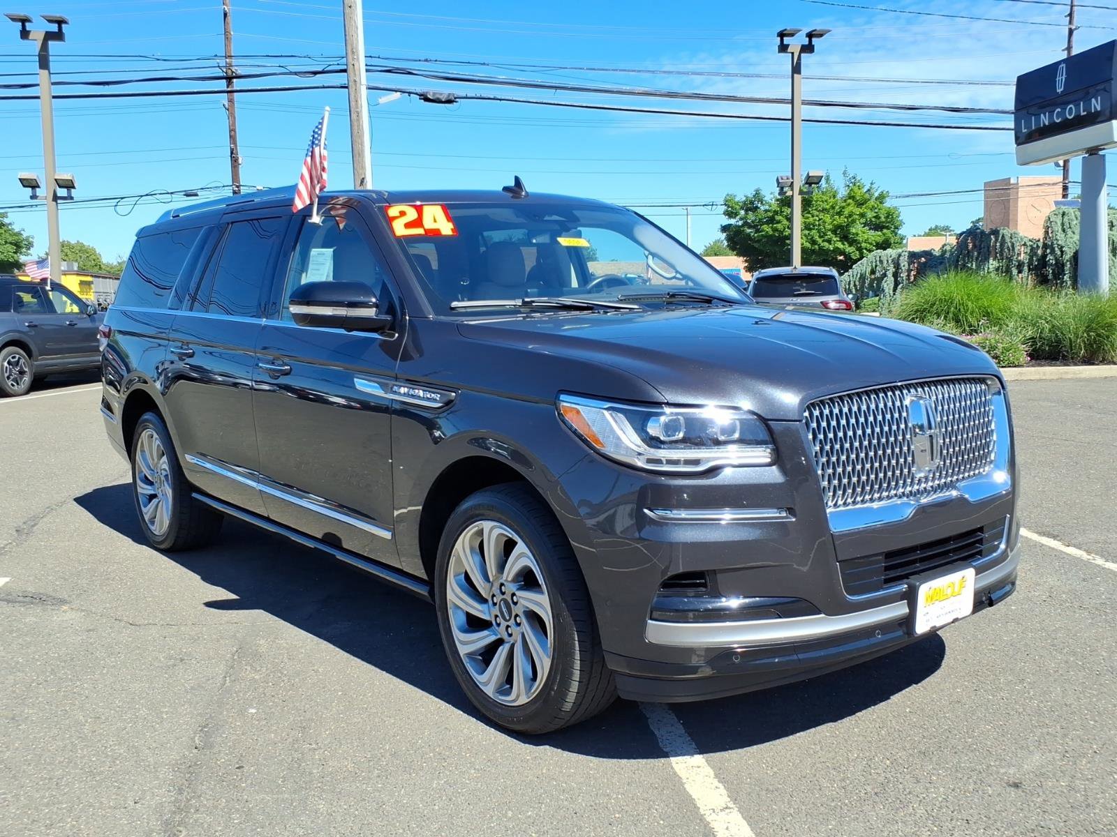 Used 2024 Lincoln Navigator L Reserve AWD/4WD image 1