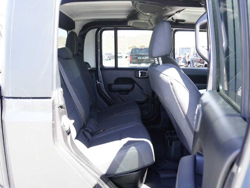 Used 2024 Jeep Gladiator Sport image 22