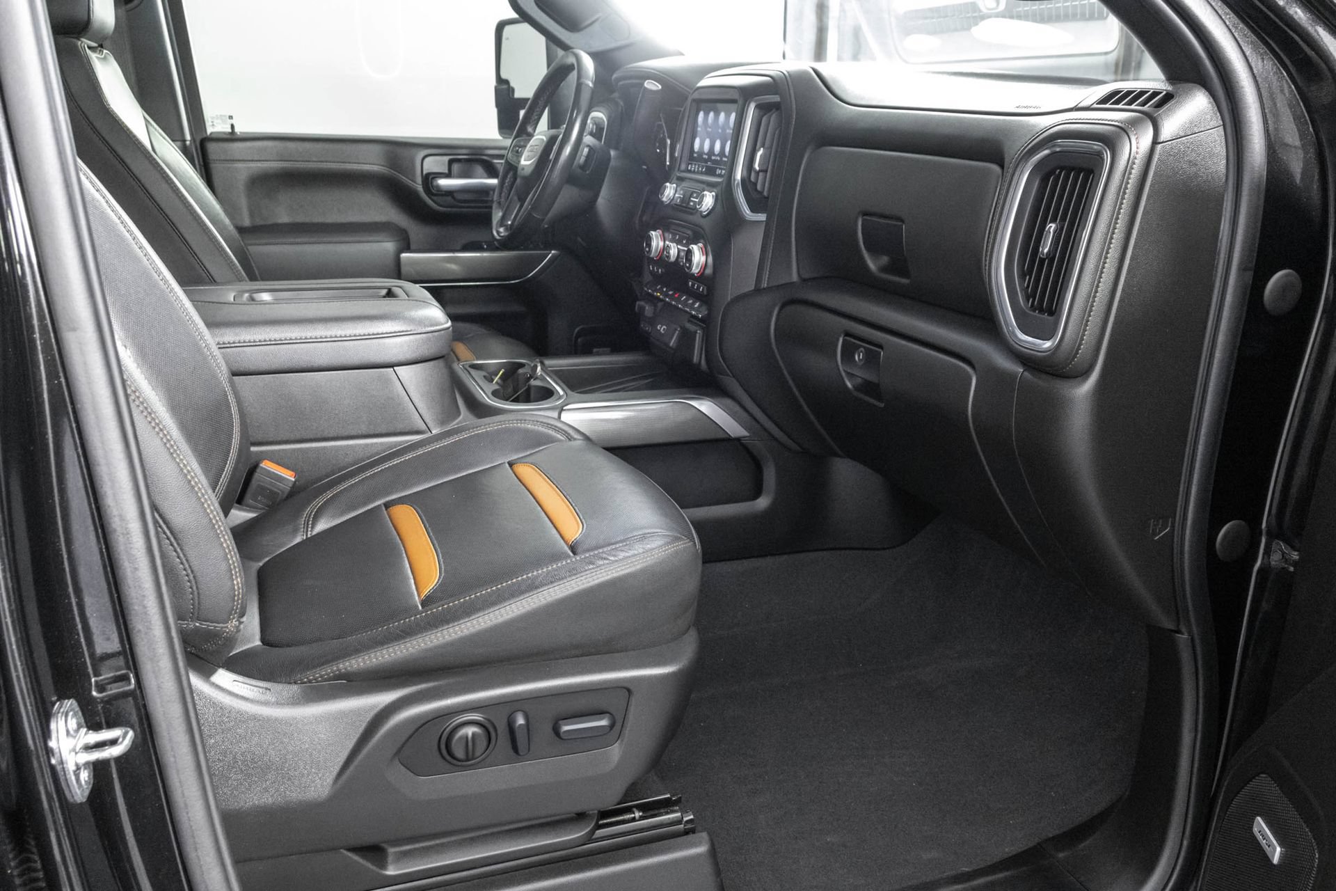 Used 2022 GMC Sierra 2500 AT4 w/ AT4 Premium Plus Package AWD/4WD image 45