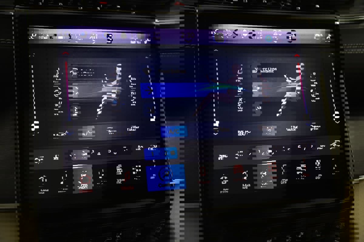 Used 2024 Jeep Grand Cherokee Limited w/ Luxury Tech Group II image 34