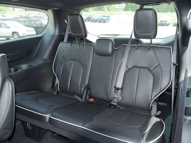 New 2027 Chrysler Pacifica Limited w/ S Appearance Package AWD/4WD image 25