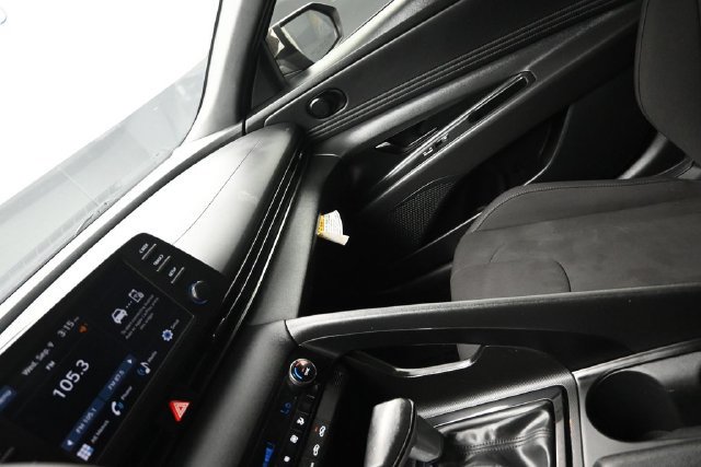 Used 2025 Hyundai Elantra Sport FWD image 15