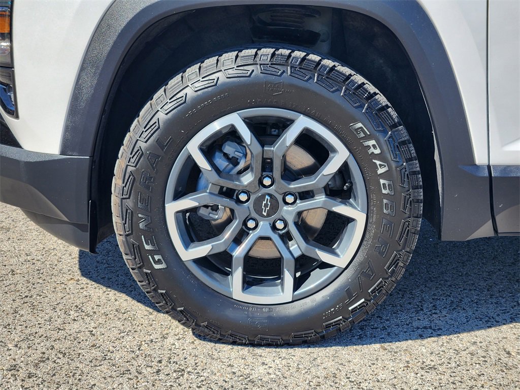 Used 2025 Chevrolet Equinox ACTIV w/ Safety and Technology Package image 7