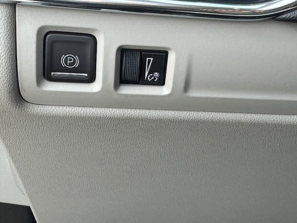 Used 2019 Cadillac XT4 Luxury w/ Cold Weather Package image 21