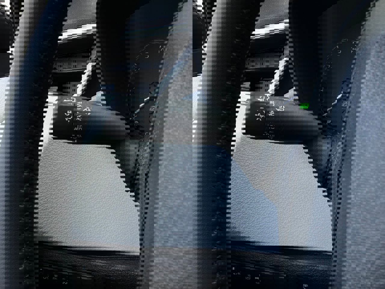 Used 2024 Toyota Corolla SE w/ SE Package image 37