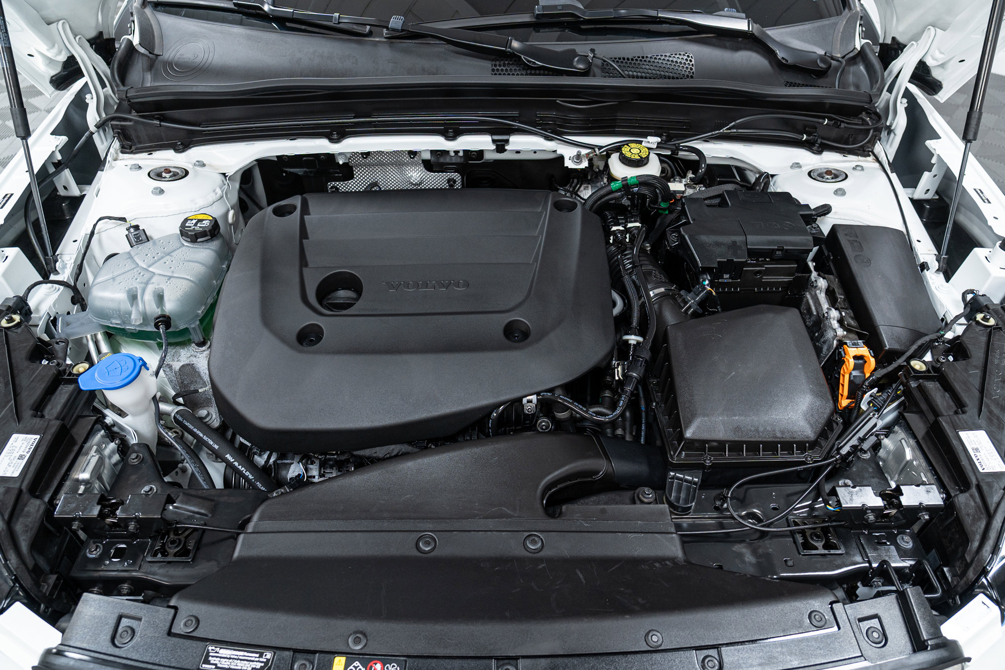 Certified 2025 Volvo XC40 B5 Core image 9