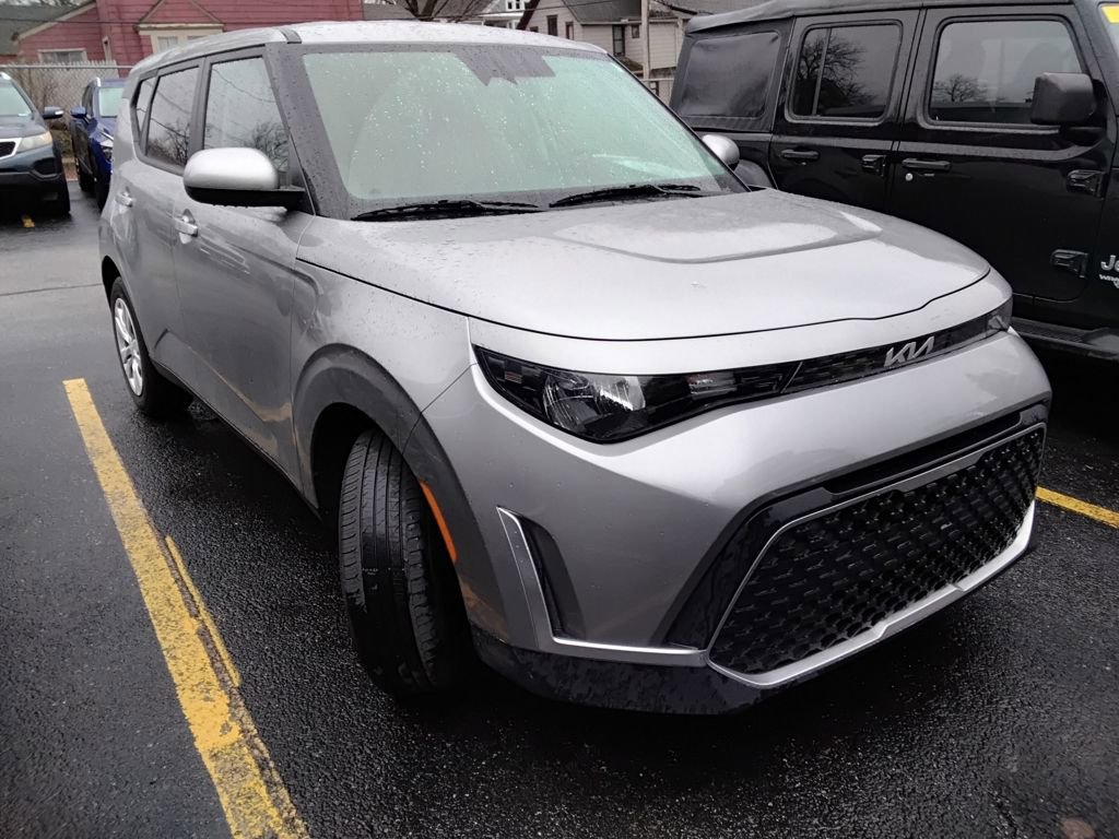 Used 2024 Kia Soul LX image 3