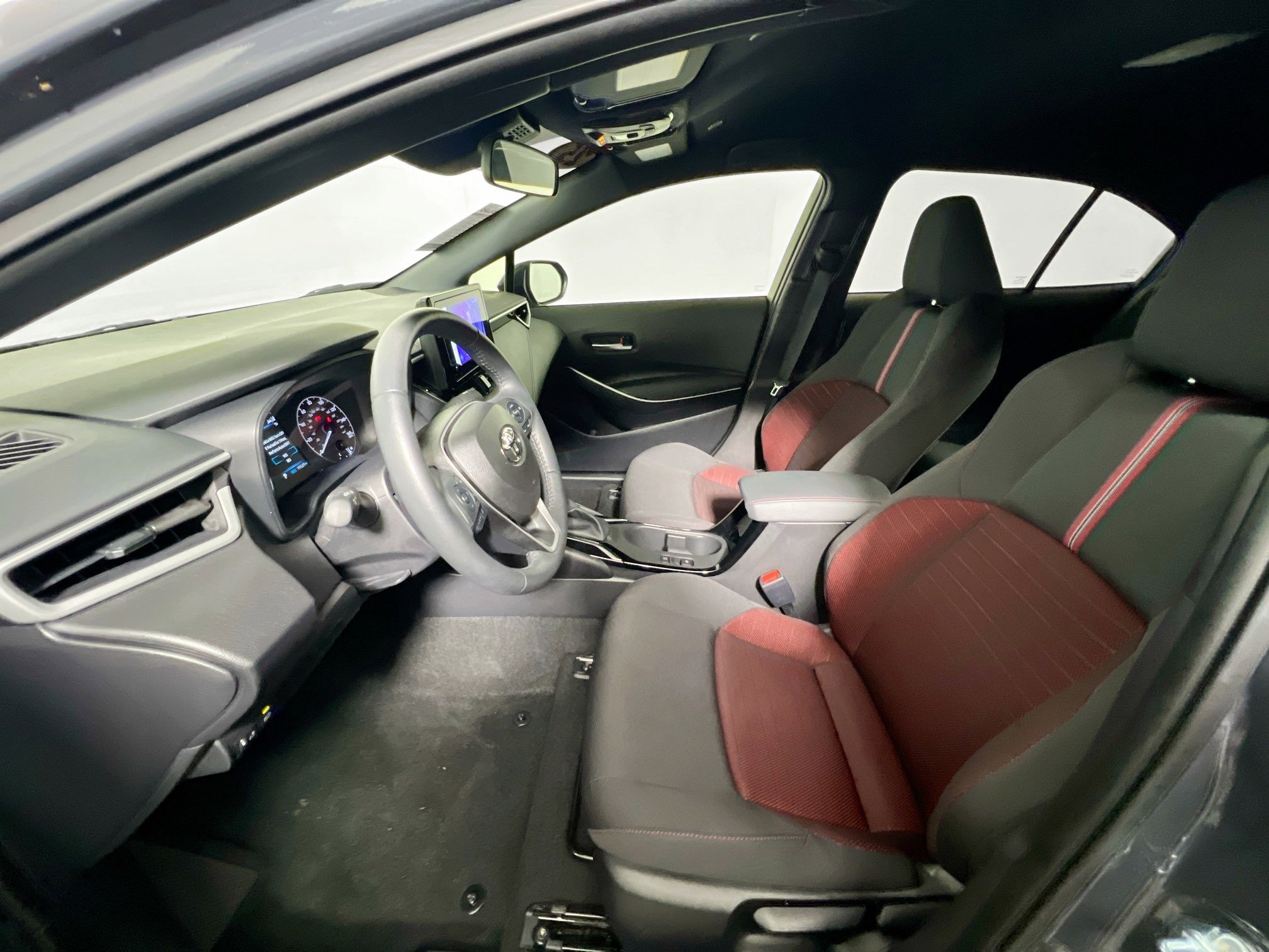 Used 2025 Toyota Corolla SE image 14