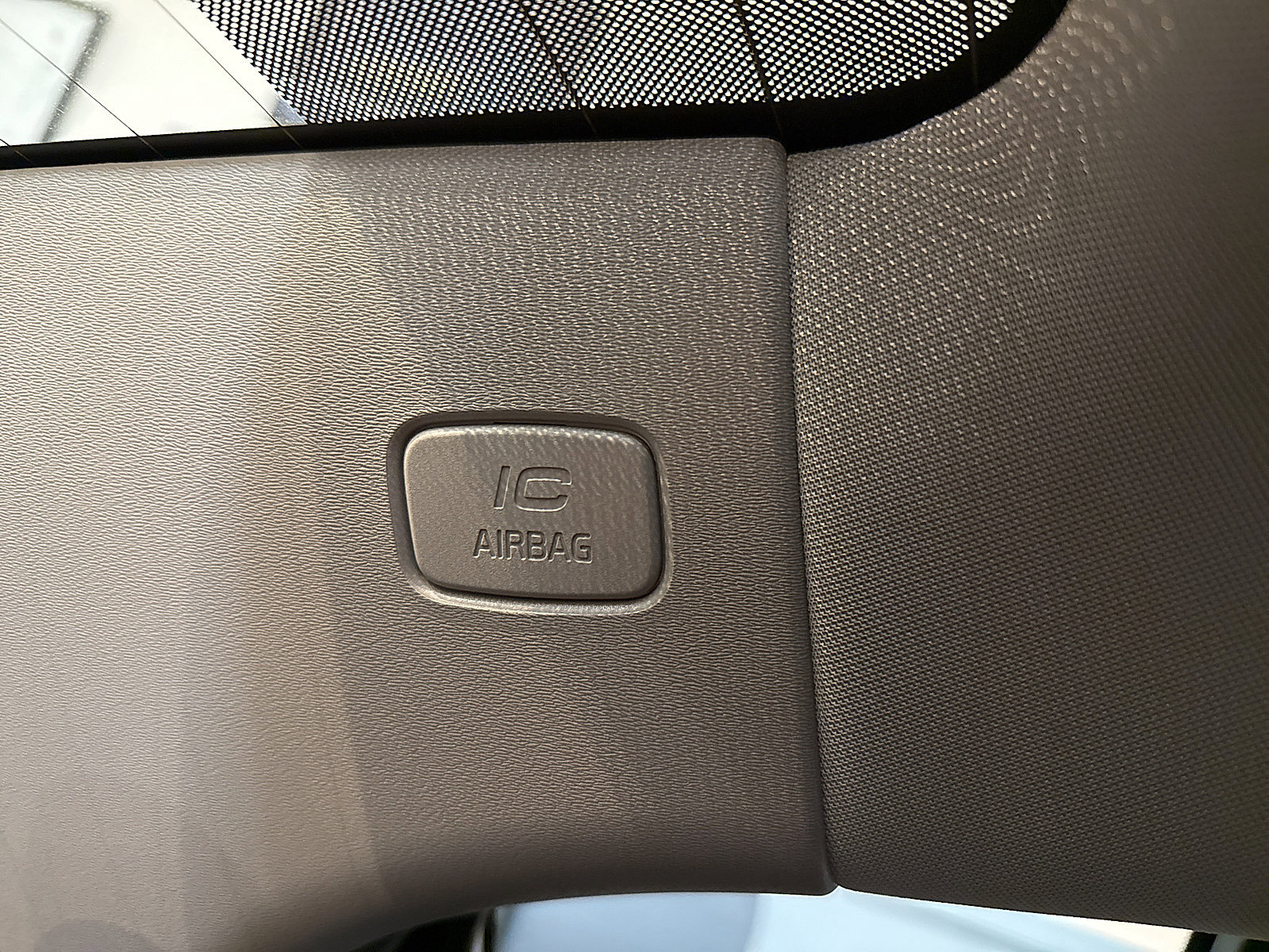 Used 2018 Volvo S60 T5 Dynamic w/ Vision Package image 38