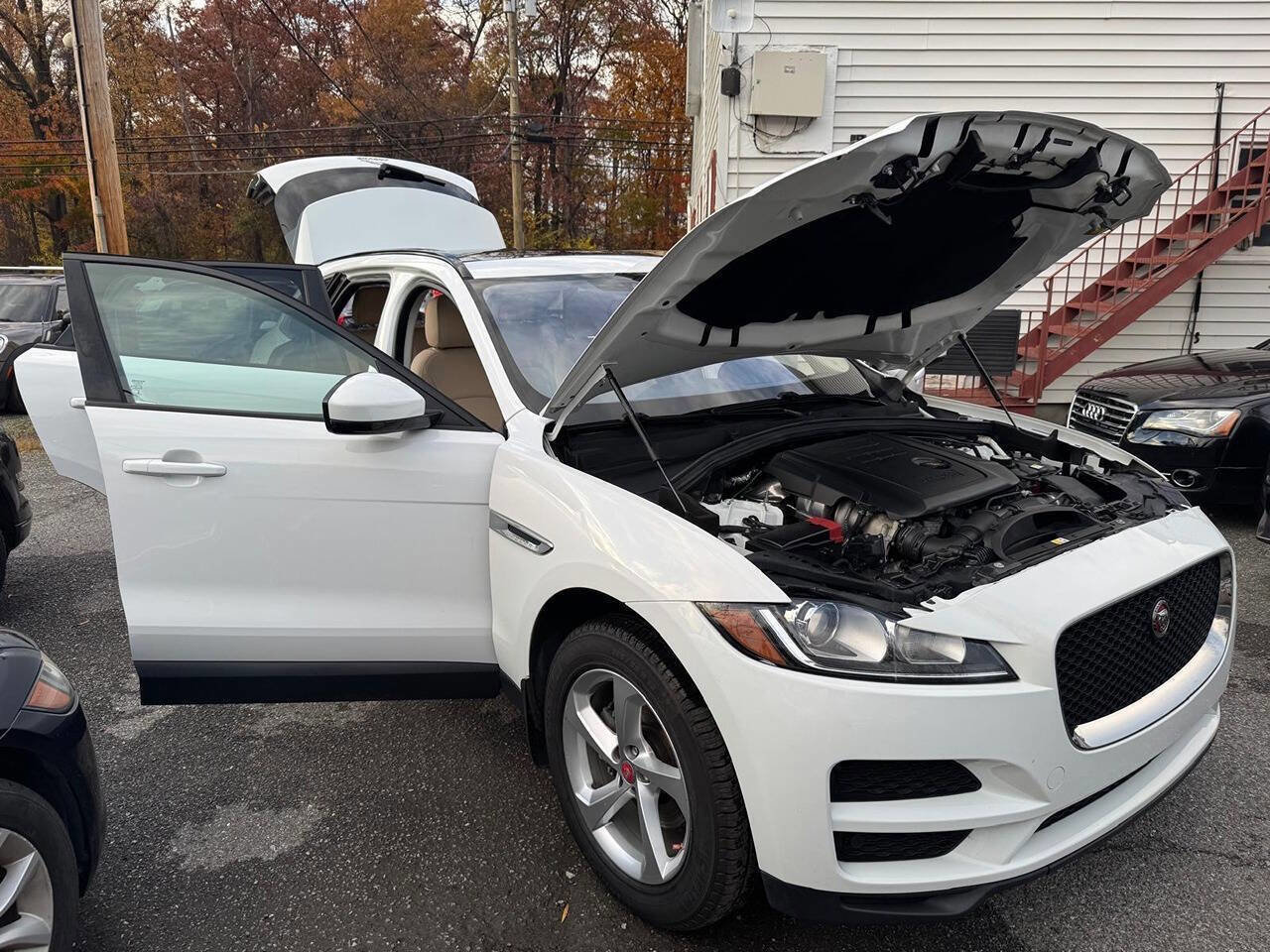Used 2018 Jaguar F-PACE Premium image 6
