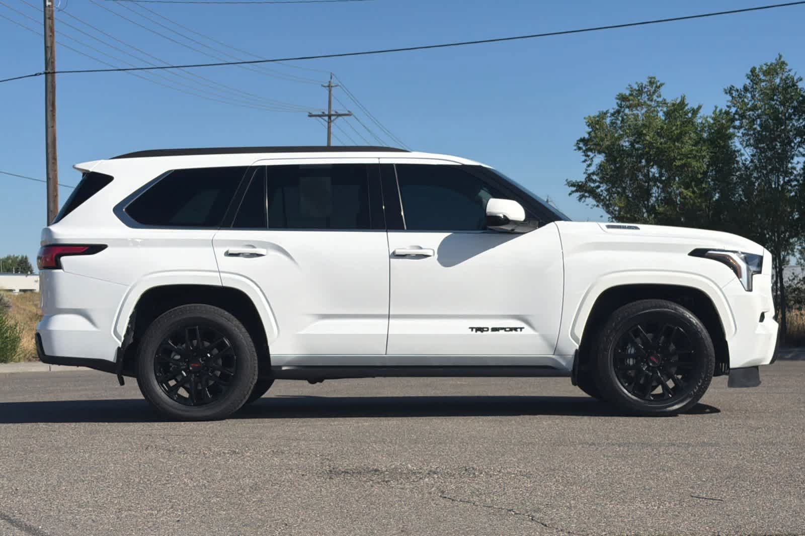 Used 2023 Toyota Sequoia SR5 w/ SR5 Premium Package AWD/4WD image 8