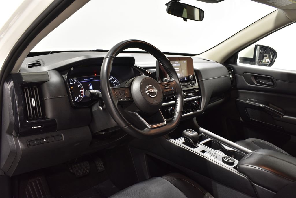 Used 2023 Nissan Pathfinder SV image 11