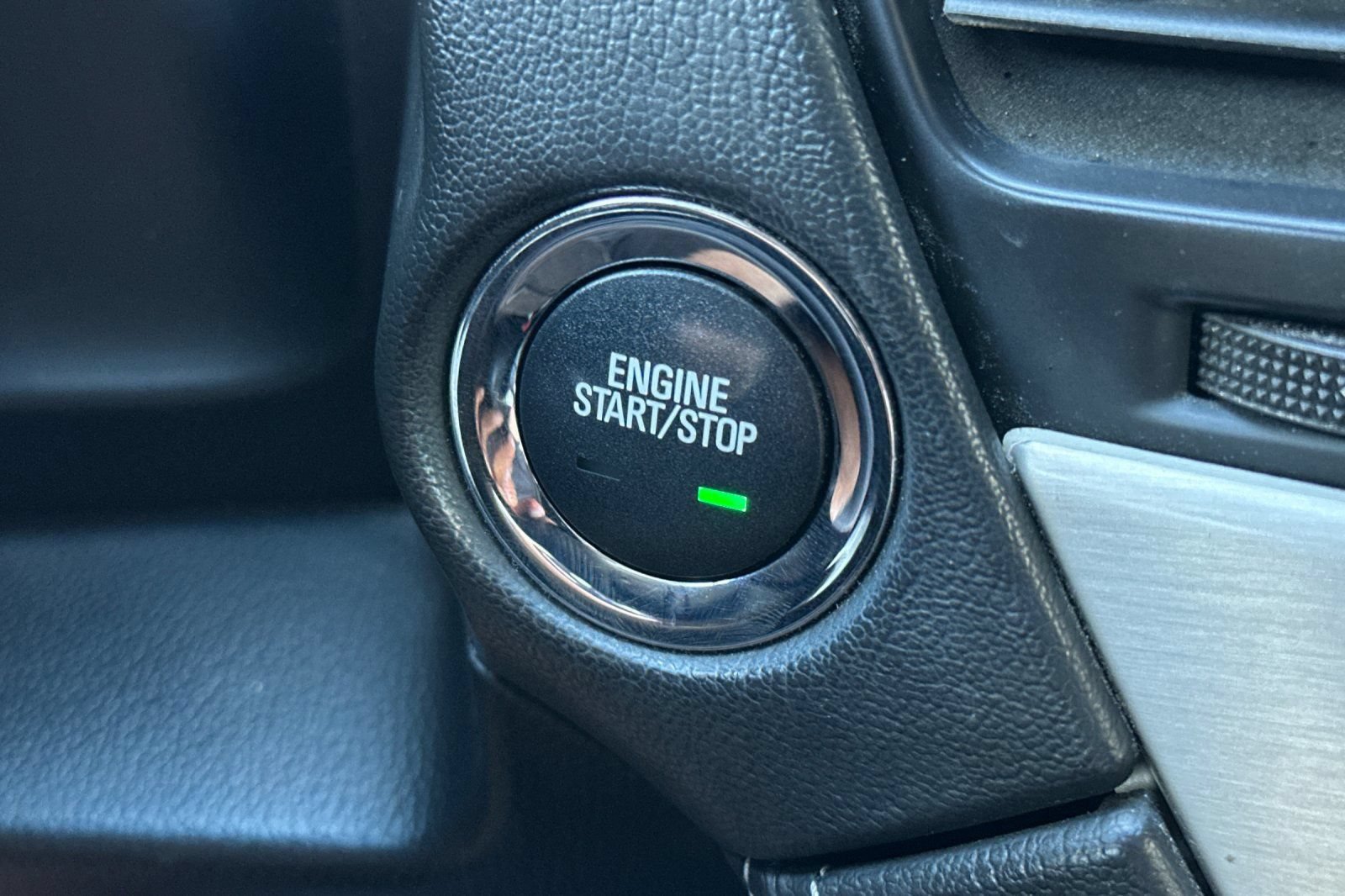 Used 2018 GMC Yukon Denali w/ Denali Ultimate Package AWD/4WD image 25