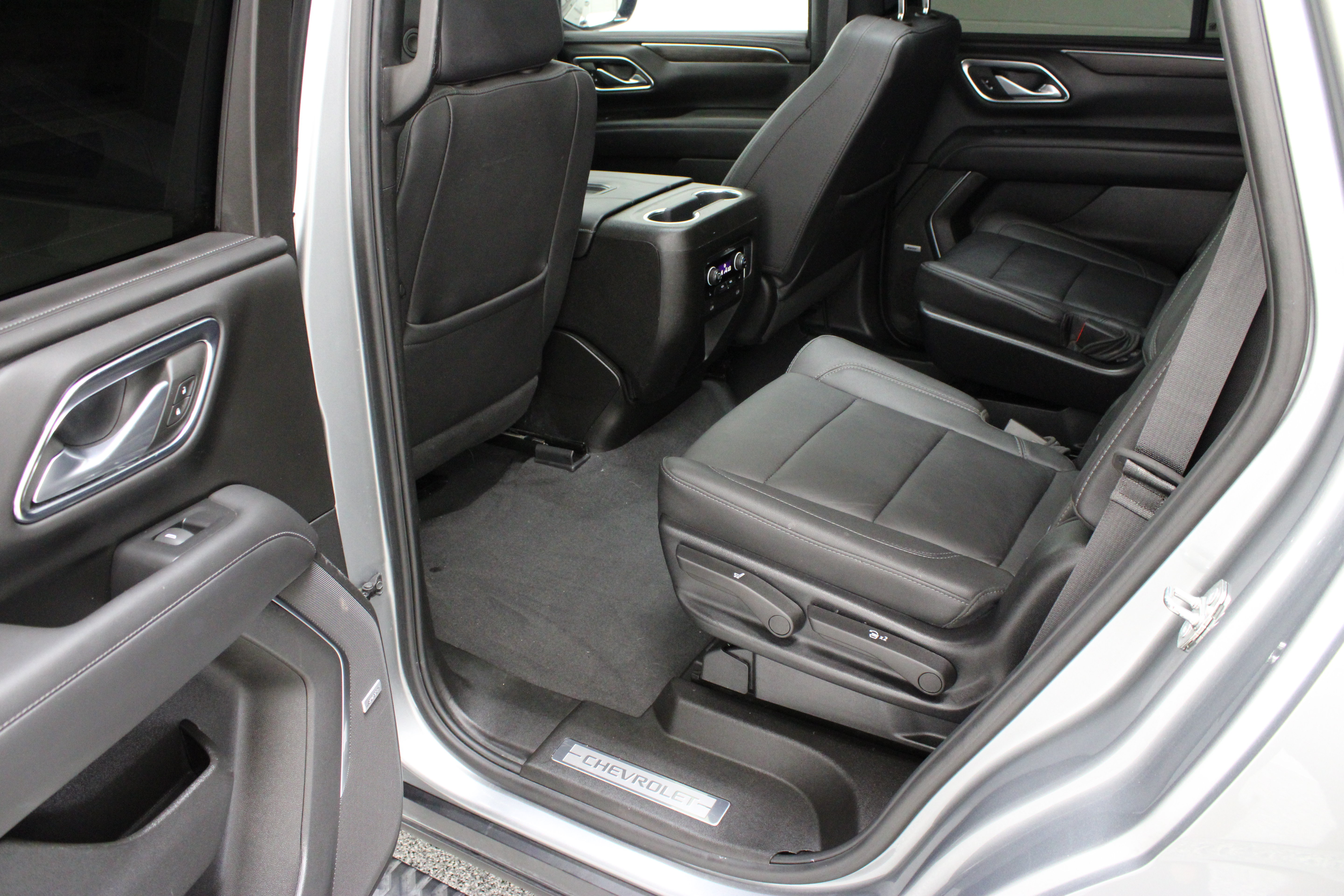 Used 2023 Chevrolet Tahoe Z71 w/ Luxury Package AWD/4WD image 30