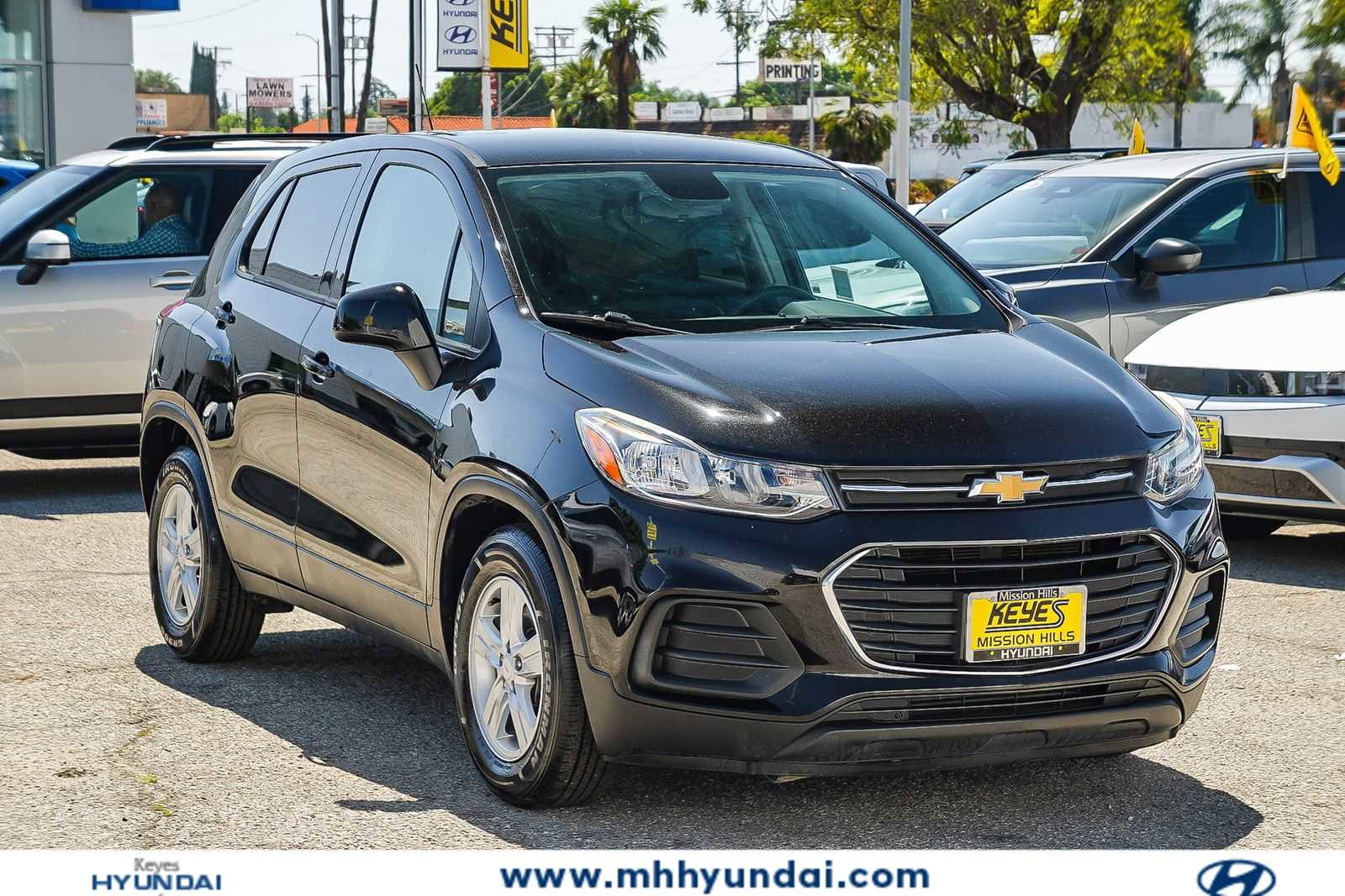 Used 2020 Chevrolet Trax LS w/ Tint and Cruise Package FWD image 3