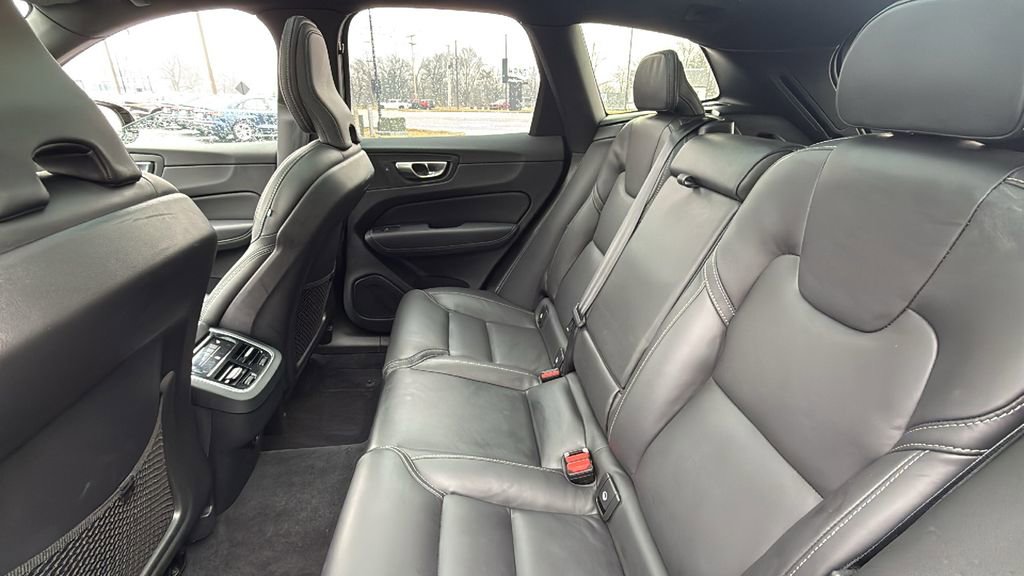 Certified 2024 Volvo XC60 B5 Ultimate w/ Climate Package image 27