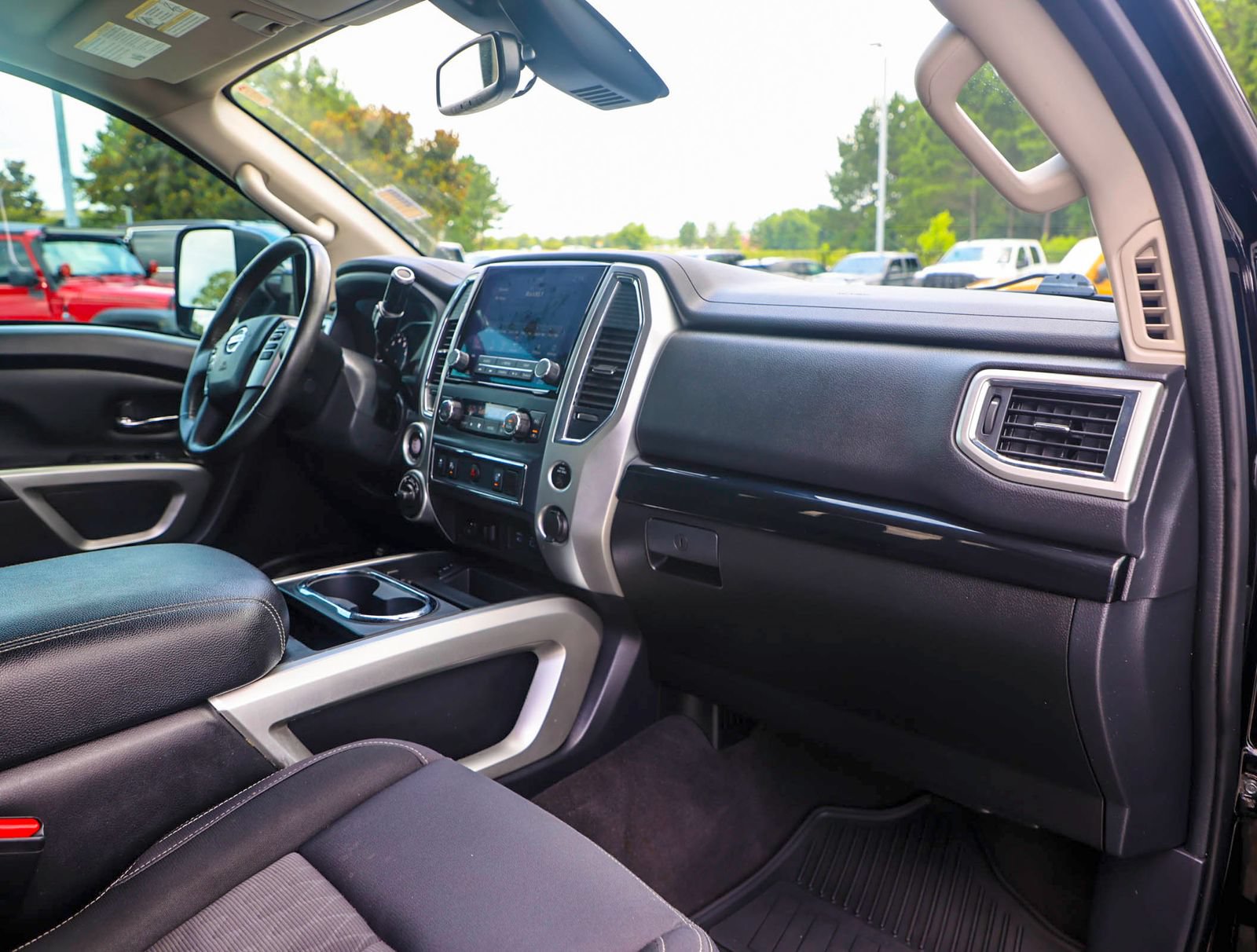 Used 2021 Nissan Titan SV w/ SV Convenience Package AWD/4WD image 10