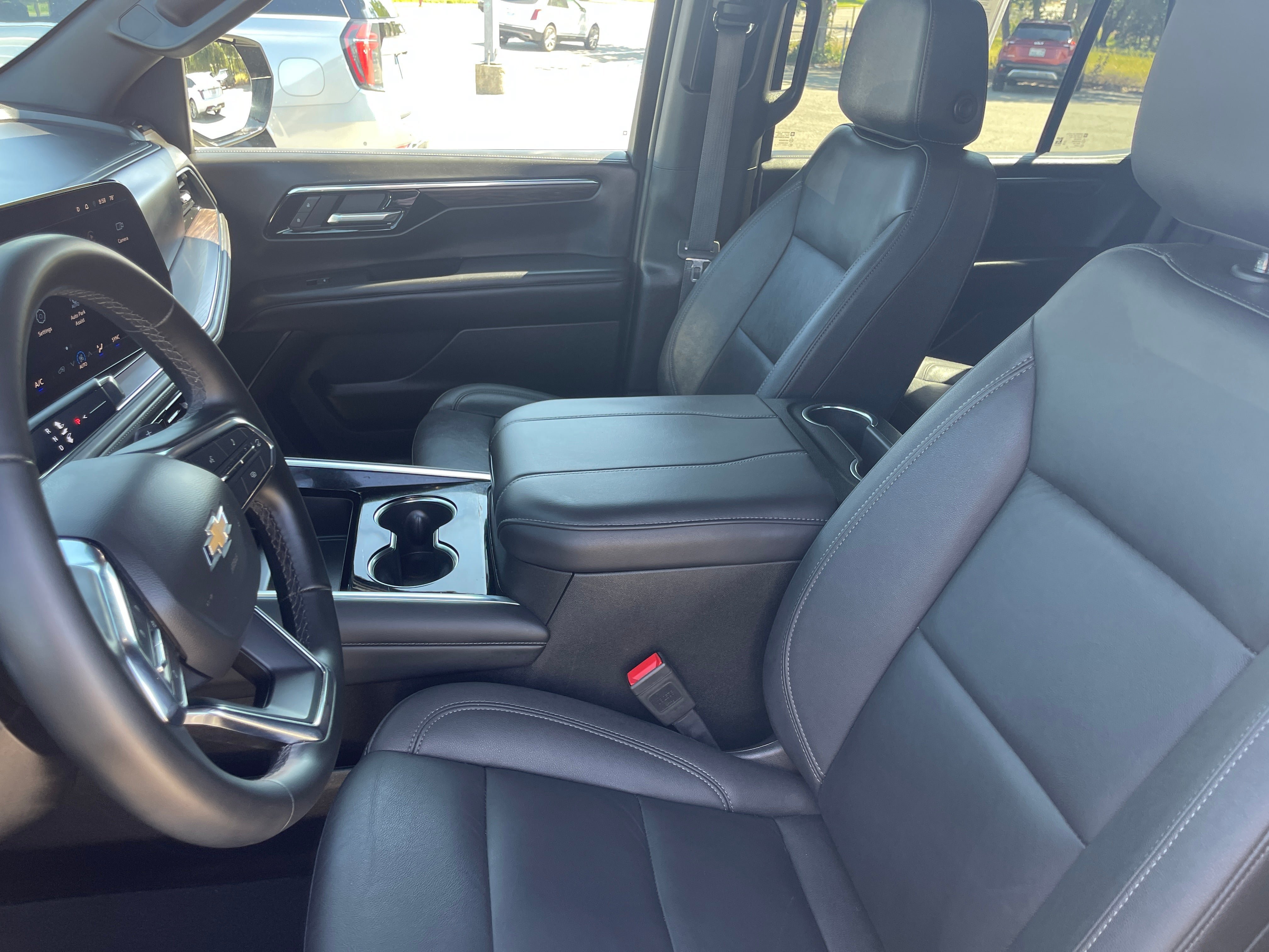 Used 2025 Chevrolet Tahoe LT AWD/4WD image 11