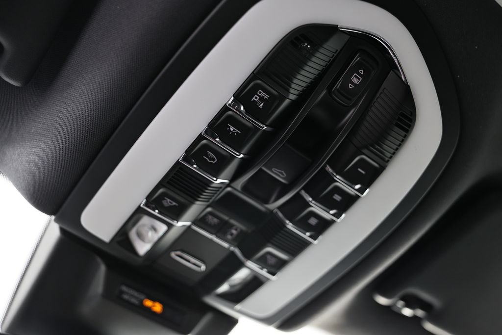 New 2026 Porsche Macan GTS AWD/4WD image 43