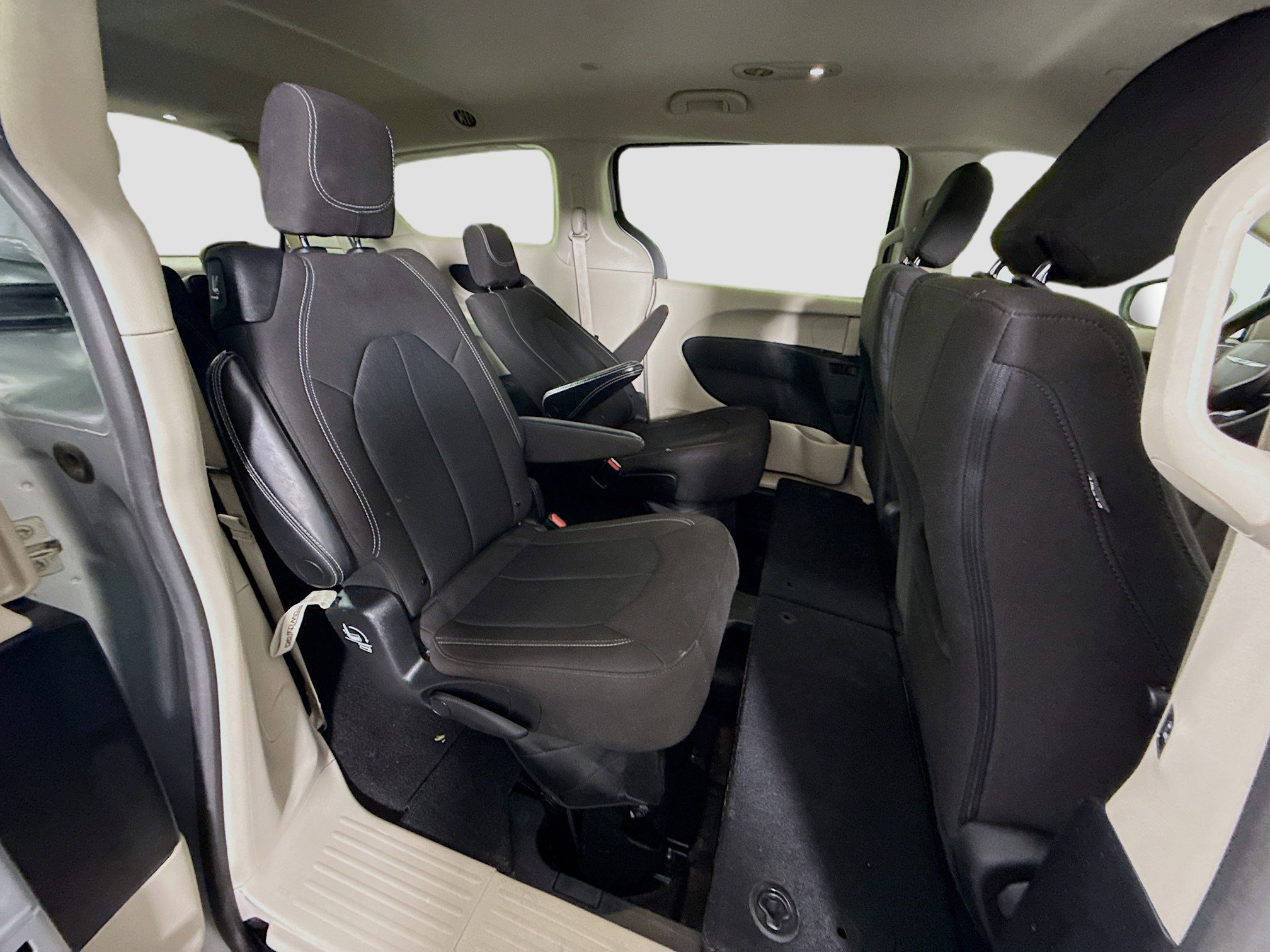 Used 2023 Chrysler Voyager LX FWD image 26