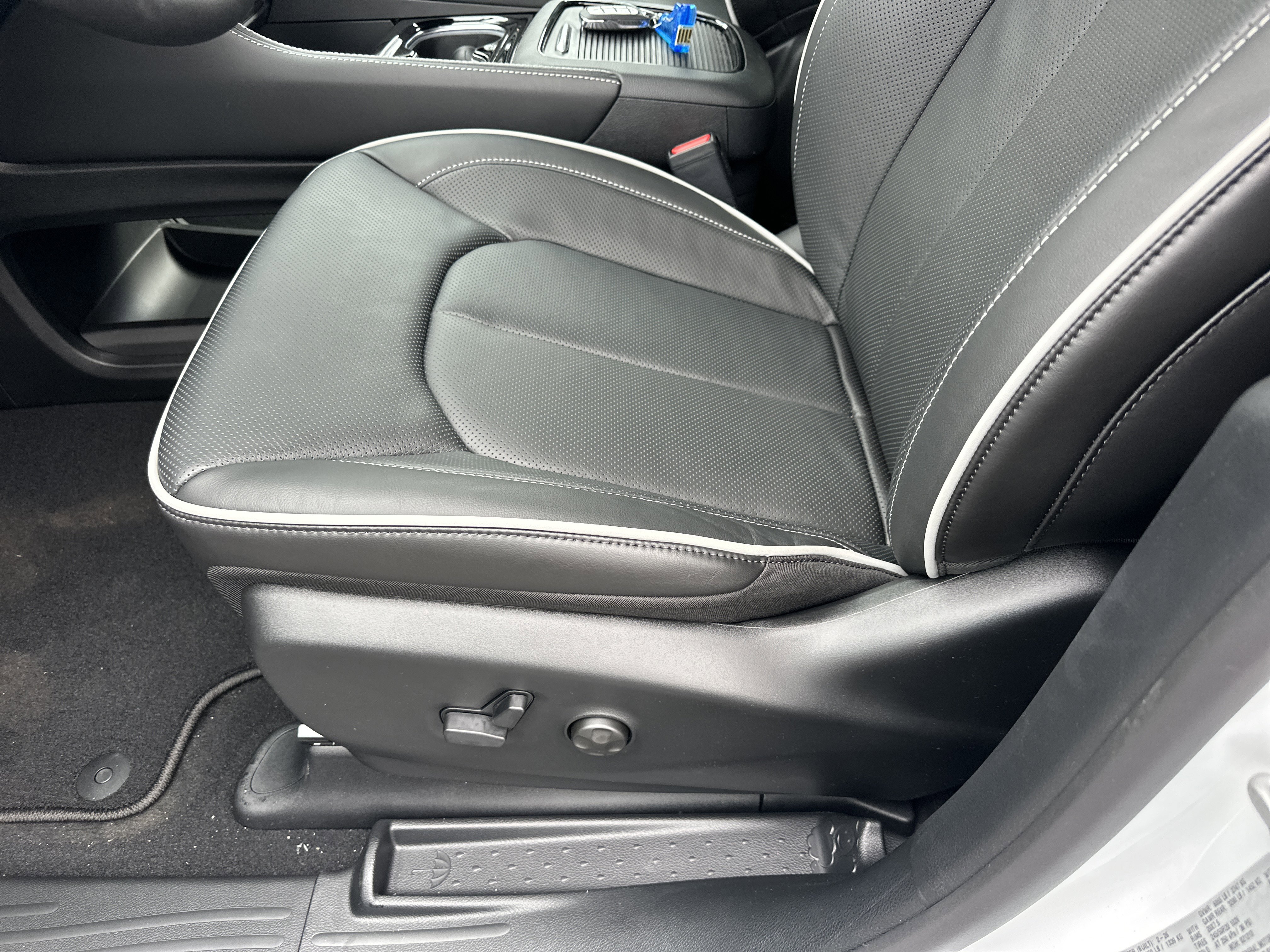 New 2026 Chrysler Pacifica Limited w/ S Appearance Package FWD image 27