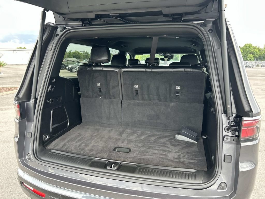 Used 2024 Jeep Wagoneer Series II w/ Flexible Seating Group RWD image 14