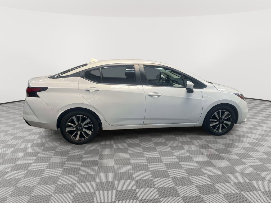 Used 2022 Nissan Versa SV image 2
