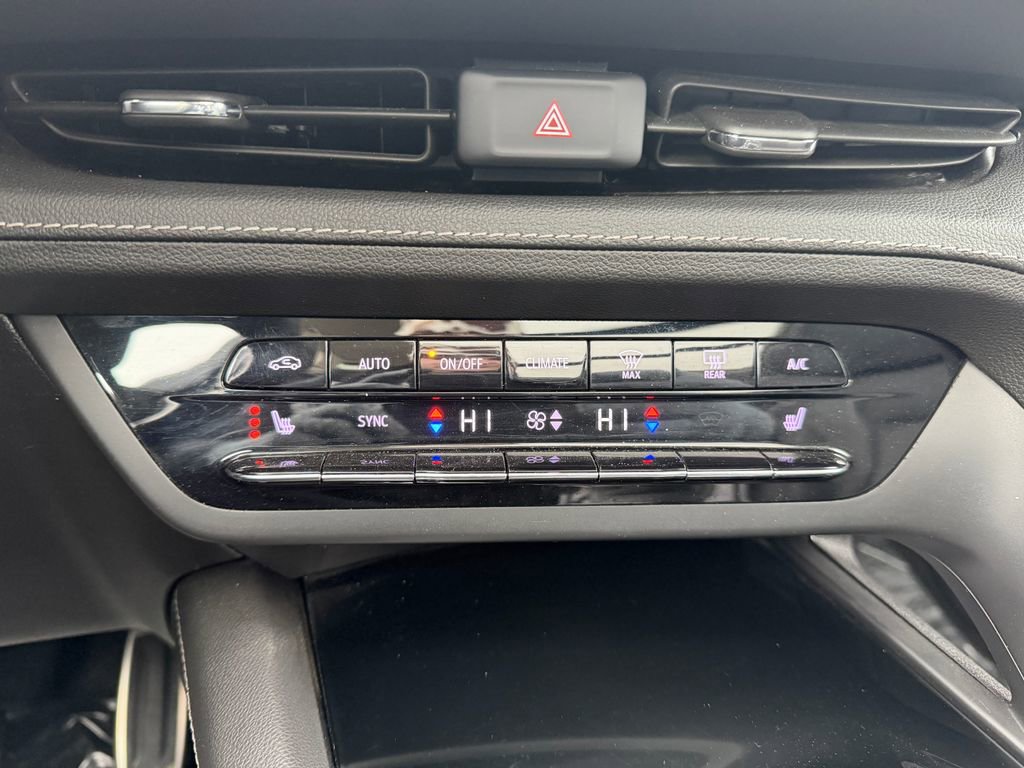 Used 2022 Buick Envision Essence w/ Technology Package II image 29