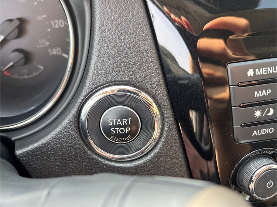 Used 2020 Nissan Rogue SV w/ Premium Package FWD image 27