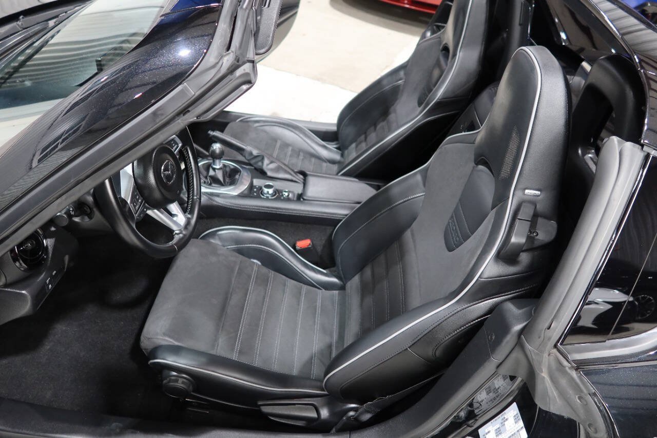 Used 2025 MAZDA MX-5 Miata RF Club RWD image 16