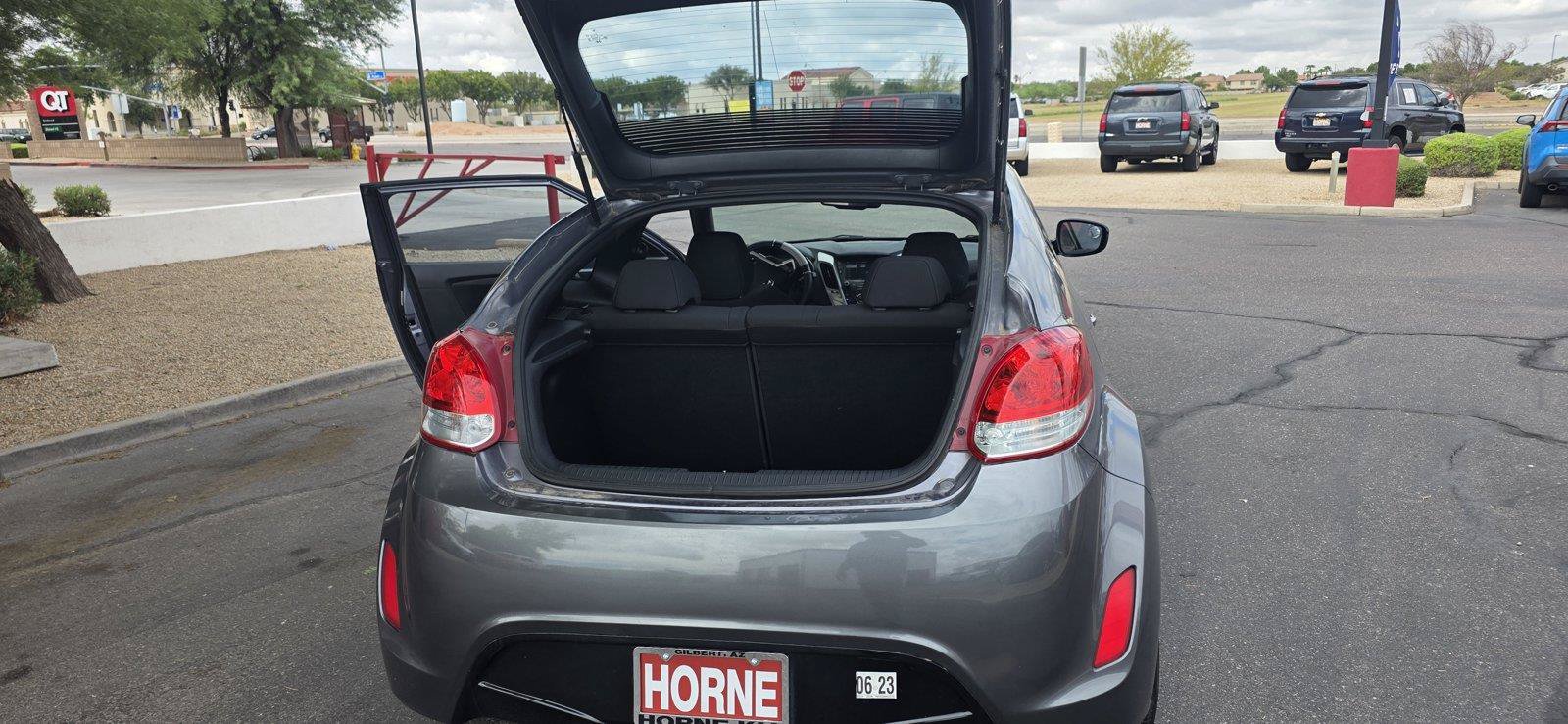 Used 2017 Hyundai Veloster Value Edition FWD image 10